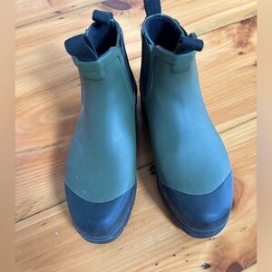 Everlane Rain Boots Green and Black Size 7
